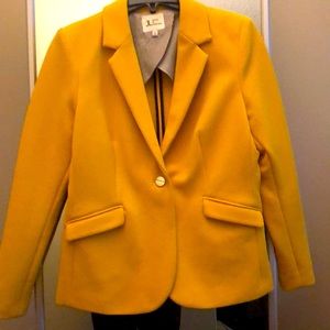 Yellow blazer